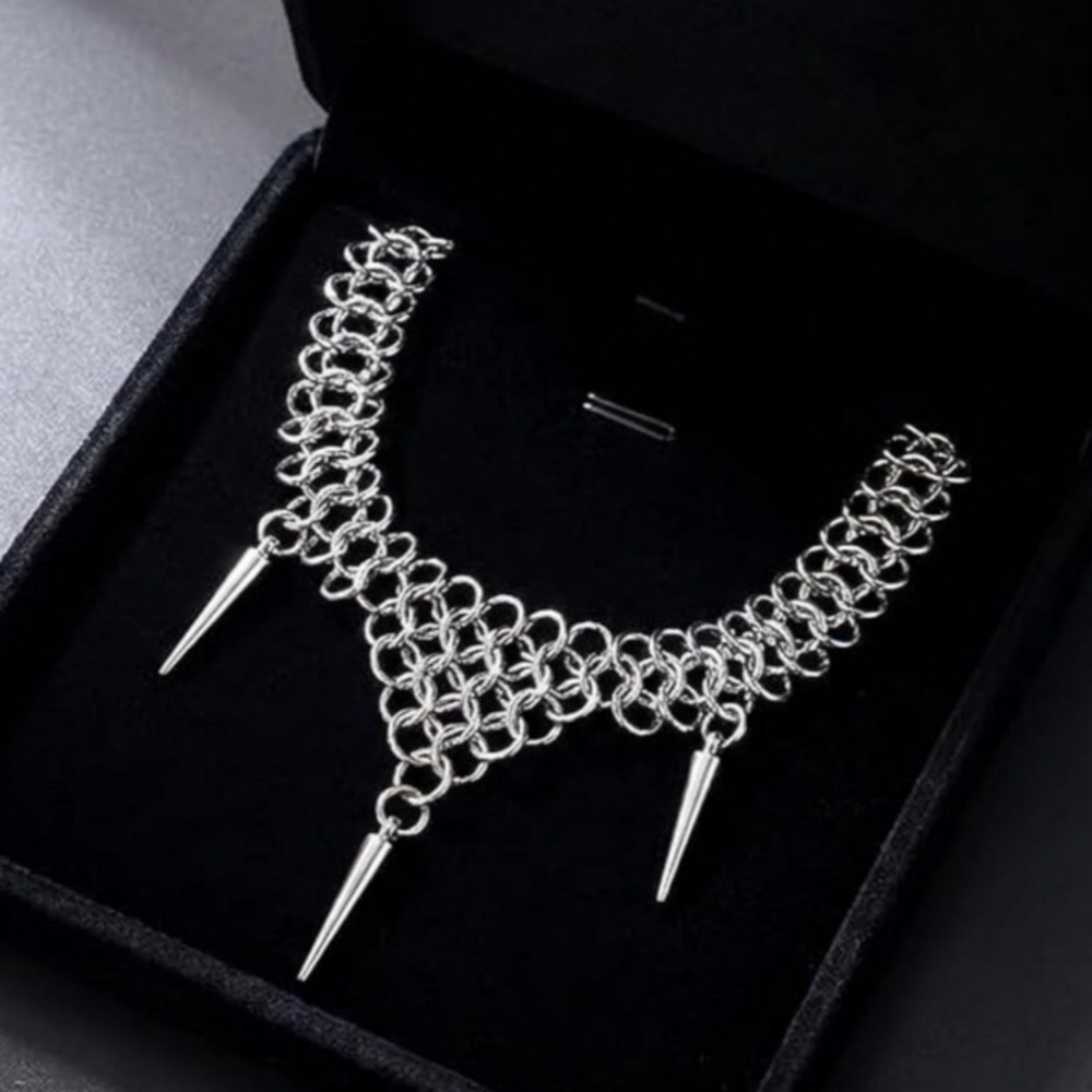 New Silver-Tone Gothic Spike Necklace for Women